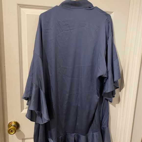Robe - Picture 2 of 2